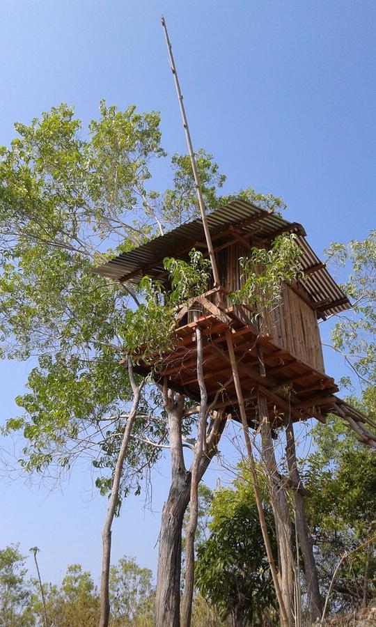 Rumah Pohon Batununggul Buitenkant foto