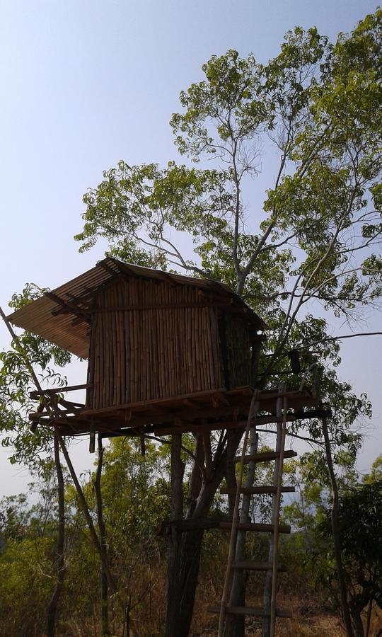 Rumah Pohon Batununggul Buitenkant foto